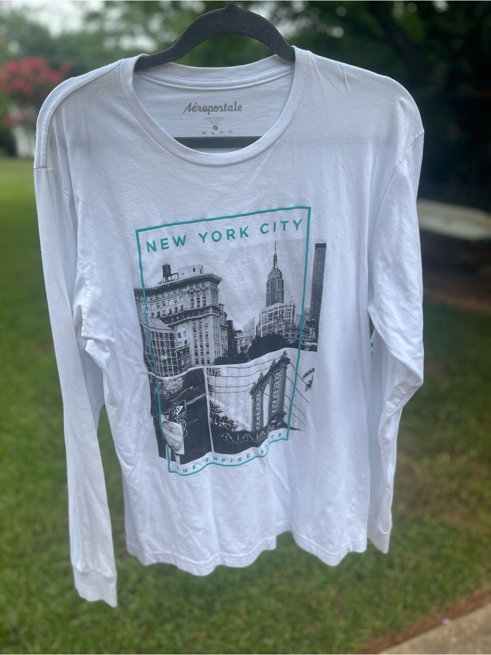 Aéropostale White "New York City" Long Sleeve Graphic Tee. L